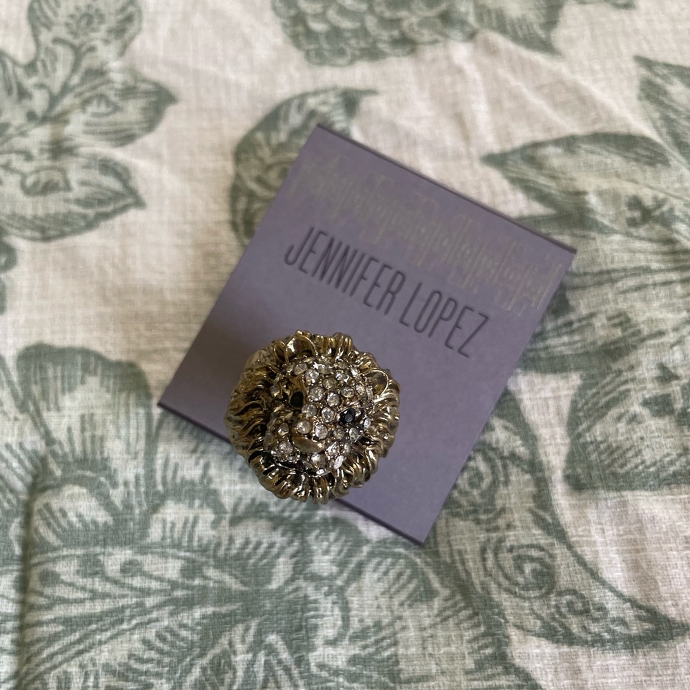 Jennifer Lopez Golden Jeweled Lion Head Ring